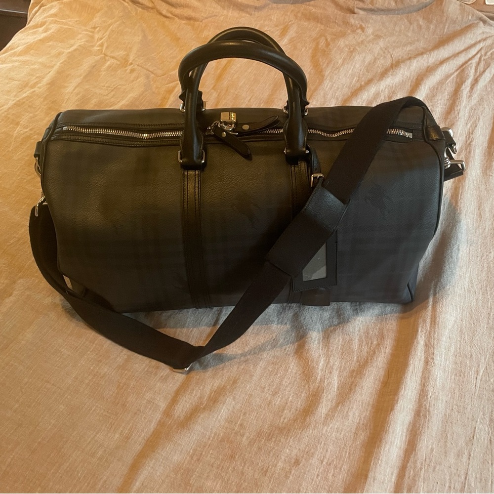 Like-new Burberry black and charcoal duffle bag